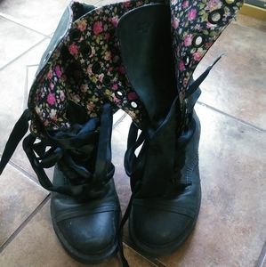 Dr Martens 1914 boots size 9.5